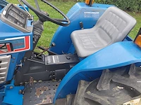 Iseki tl1201 vierwielaangedreven minitractor met frontlader - afbeelding 17 van  19