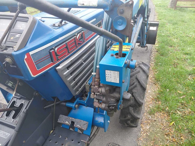 Iseki tl1201 vierwielaangedreven minitractor met frontlader - afbeelding 19 van  19