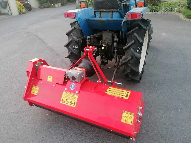 Iseki tl1900 minitractor met klepelmaaier - afbeelding 13 van  18