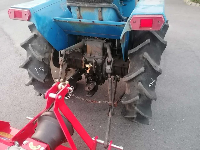 Iseki tl1900 minitractor met klepelmaaier - afbeelding 14 van  18
