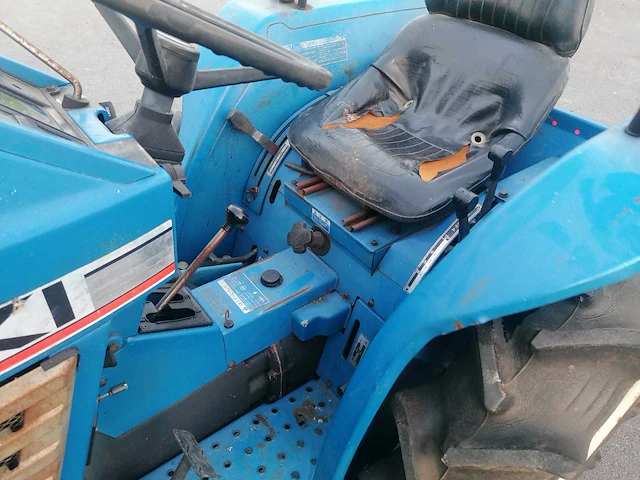 Iseki tl1900 minitractor met klepelmaaier - afbeelding 15 van  18