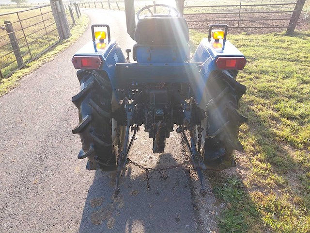 Iseki tl2100 vierwielaangedreven minitractor - afbeelding 7 van  12
