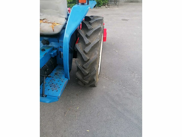 Iseki tl2500 minitractor met maaier - afbeelding 3 van  19