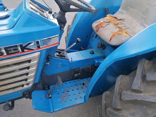 Iseki tl2500 minitractor met maaier - afbeelding 15 van  19