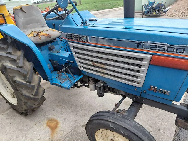 Iseki tl2500 minitractor - afbeelding 8 van  14