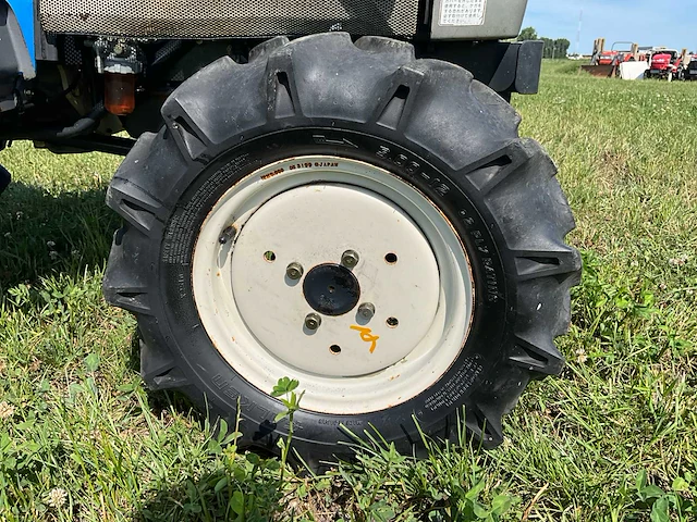 Iseki tm15 vierwielaangedreven minitractor met grondfrees - afbeelding 2 van  23
