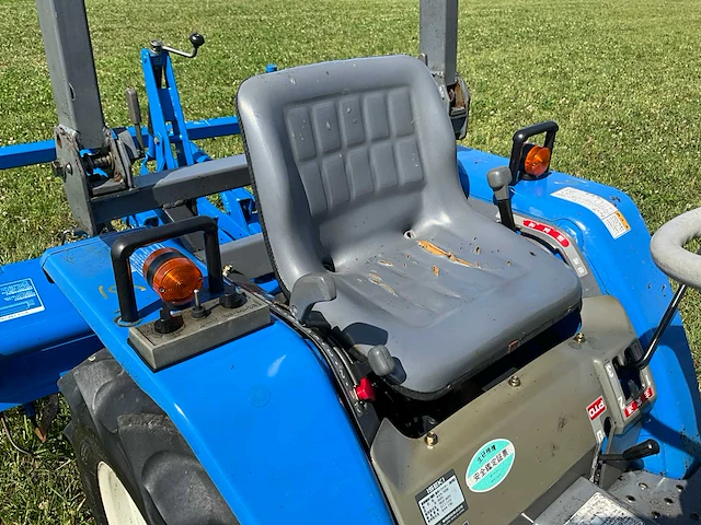 Iseki tm15 vierwielaangedreven minitractor met grondfrees - afbeelding 9 van  23