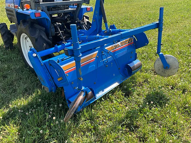 Iseki tm15 vierwielaangedreven minitractor met grondfrees - afbeelding 11 van  23