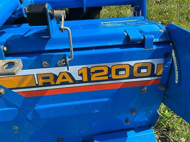 Iseki tm15 vierwielaangedreven minitractor met grondfrees - afbeelding 15 van  23
