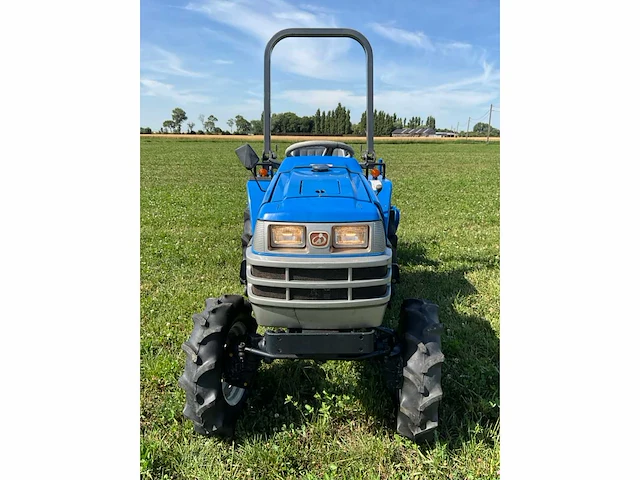 Iseki tm15 vierwielaangedreven minitractor met grondfrees - afbeelding 12 van  23