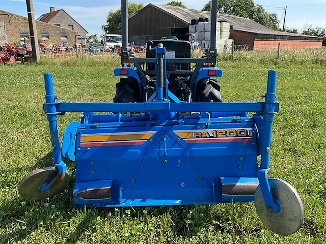 Iseki tm15 vierwielaangedreven minitractor met grondfrees - afbeelding 20 van  23