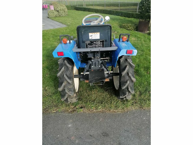 Iseki tm15f vierwielaangedreven minitractor - afbeelding 5 van  10