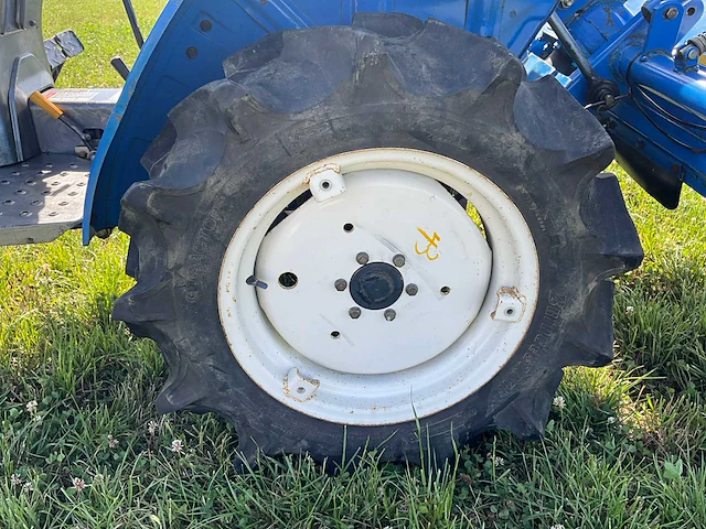 Iseki tm17 vierwielaangedreven minitractor met grondfrees - afbeelding 4 van  23