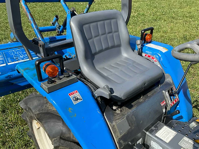 Iseki tm17 vierwielaangedreven minitractor met grondfrees - afbeelding 9 van  23