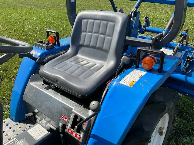 Iseki tm17 vierwielaangedreven minitractor met grondfrees - afbeelding 10 van  23