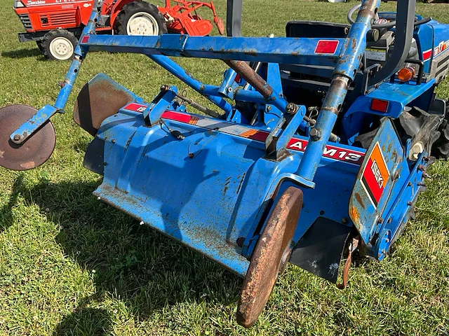 Iseki tm17 vierwielaangedreven minitractor met grondfrees - afbeelding 13 van  23