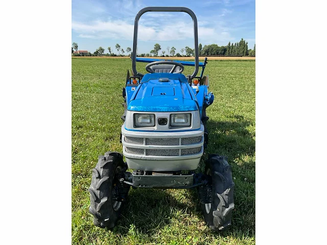 Iseki tm17 vierwielaangedreven minitractor met grondfrees - afbeelding 12 van  23