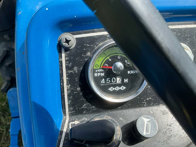 Iseki tu1400 minitractor met grondfrees - afbeelding 8 van  23