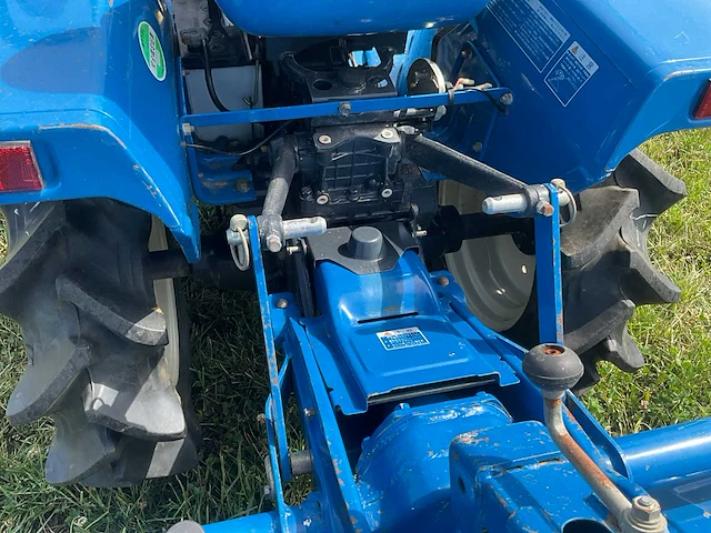 Iseki tu1400 minitractor met grondfrees - afbeelding 11 van  23