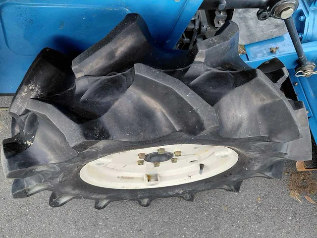 Iseki tu145 d vierwielaangedreven minitractor met grondfrees - afbeelding 3 van  17