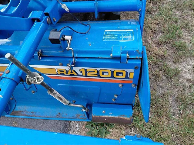 Iseki tu145 d vierwielaangedreven minitractor met grondfrees - afbeelding 7 van  17