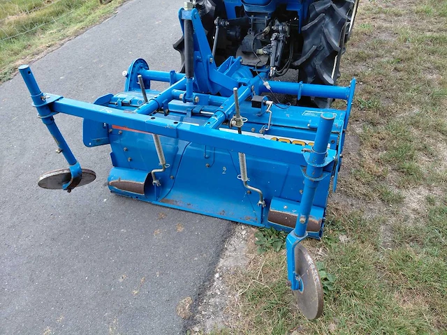 Iseki tu145 d vierwielaangedreven minitractor met grondfrees - afbeelding 12 van  17