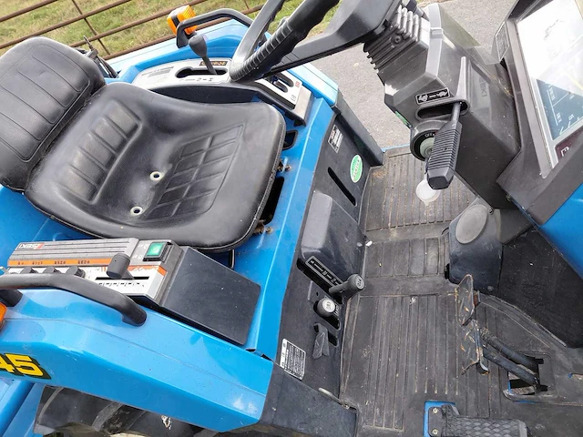 Iseki tu145 d vierwielaangedreven minitractor met grondfrees - afbeelding 14 van  17