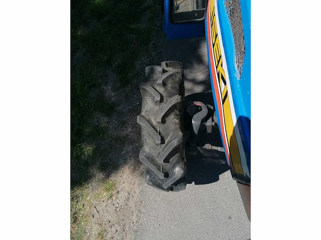 Iseki tu165f vierwielaangedreven minitractor met grondfrees - afbeelding 3 van  15