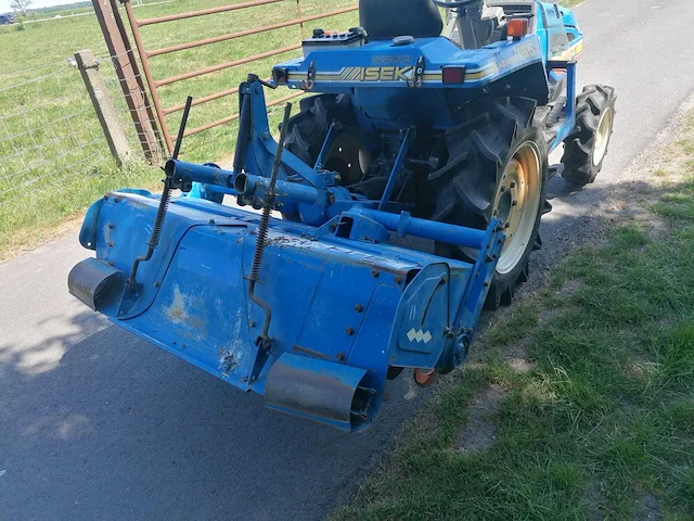 Iseki tu165f vierwielaangedreven minitractor met grondfrees - afbeelding 10 van  15
