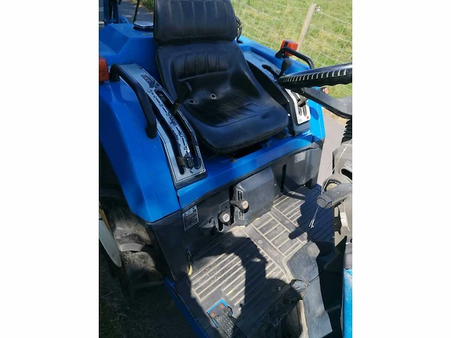 Iseki tu165f vierwielaangedreven minitractor met grondfrees - afbeelding 11 van  15