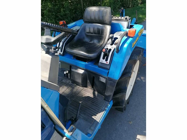 Iseki tu165f vierwielaangedreven minitractor met grondfrees - afbeelding 12 van  15