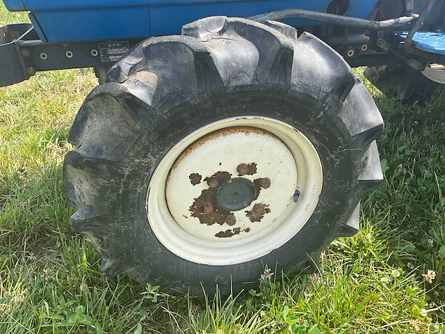Iseki tu1900 vierwielaangedreven minitractor met grondfrees - afbeelding 2 van  23