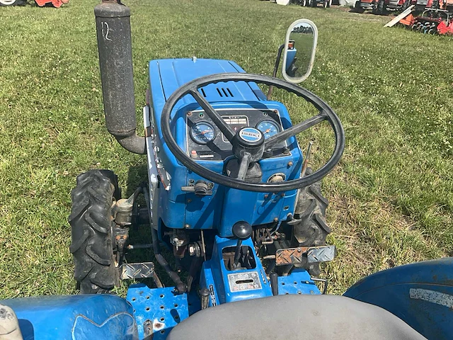 Iseki tu1900 vierwielaangedreven minitractor met grondfrees - afbeelding 5 van  23