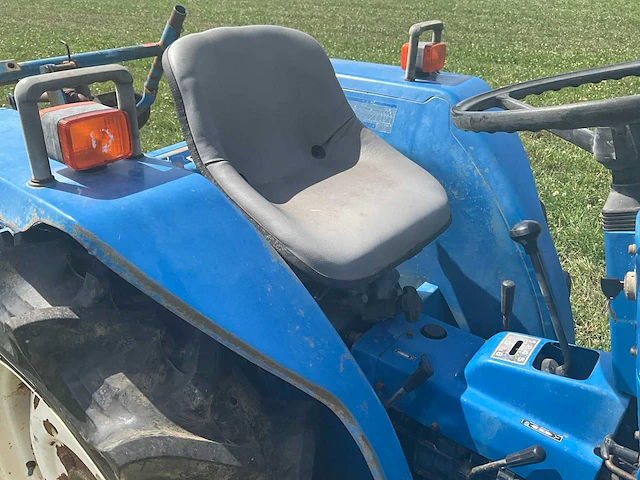 Iseki tu1900 vierwielaangedreven minitractor met grondfrees - afbeelding 9 van  23