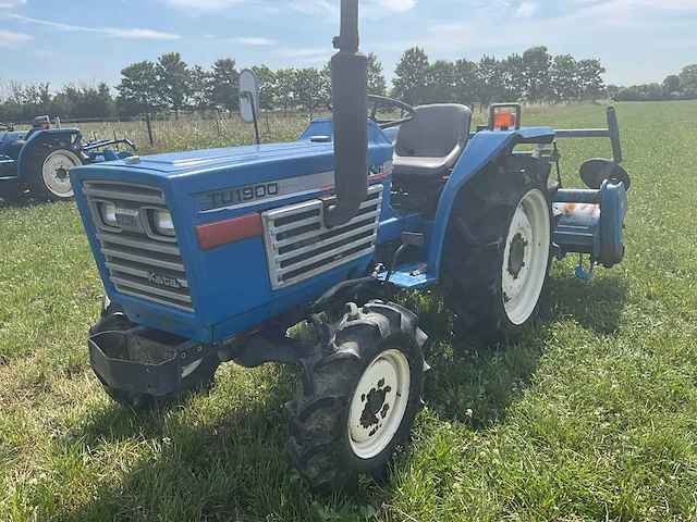 Iseki tu1900 vierwielaangedreven minitractor met grondfrees - afbeelding 1 van  23