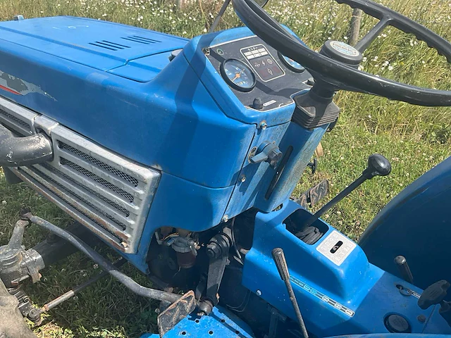 Iseki tu1900 vierwielaangedreven minitractor met grondfrees - afbeelding 6 van  23