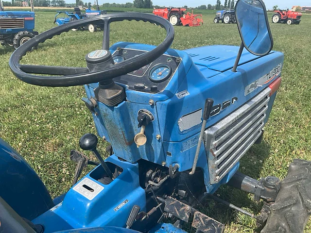 Iseki tu1900 vierwielaangedreven minitractor met grondfrees - afbeelding 7 van  23