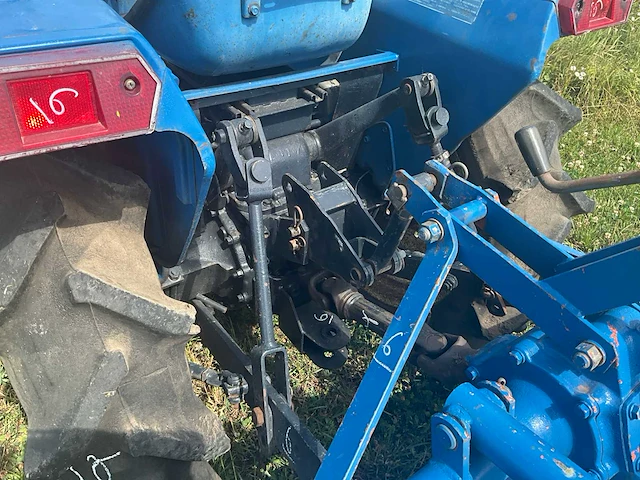 Iseki tu1900 vierwielaangedreven minitractor met grondfrees - afbeelding 11 van  23