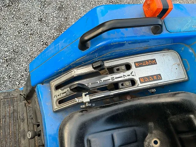 Iseki tu197f minitractor - afbeelding 10 van  30