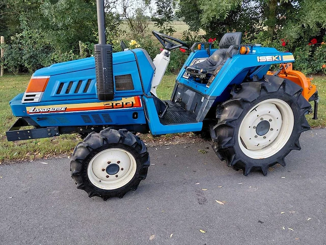 Iseki tu200 vierwielaangedreven minitractor met maaidek - afbeelding 1 van  16