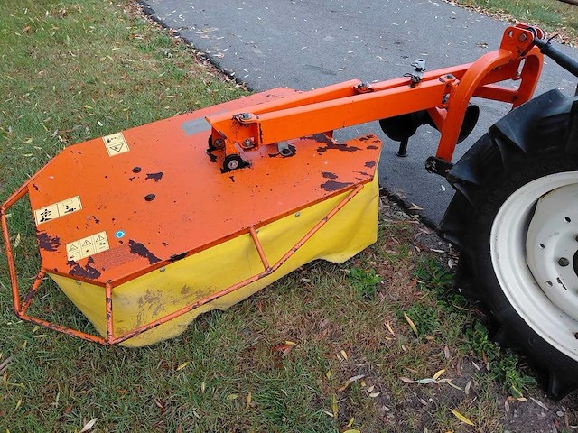 Iseki tu200 vierwielaangedreven minitractor met maaidek - afbeelding 8 van  16