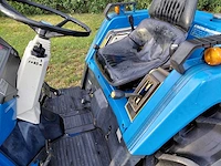 Iseki tu200 vierwielaangedreven minitractor met maaidek - afbeelding 11 van  16