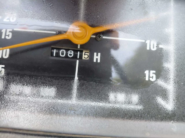 Iseki tu200 vierwielaangedreven minitractor met maaidek - afbeelding 13 van  16