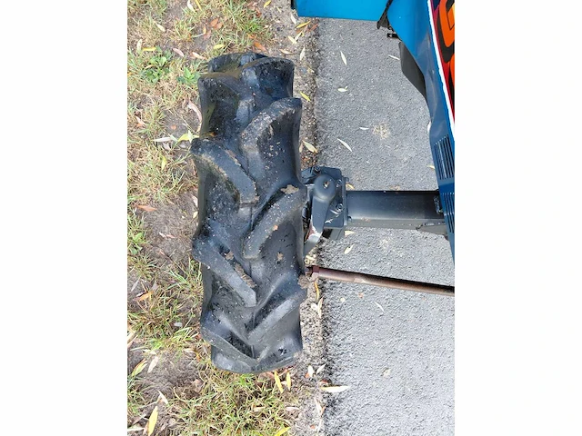 Iseki tu200 vierwielaangedreven minitractor met maaidek - afbeelding 14 van  16