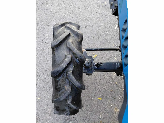 Iseki tu200 vierwielaangedreven minitractor met maaidek - afbeelding 15 van  16