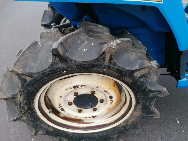 Iseki tu217f vierwielaangedreven minitractor - afbeelding 4 van  13
