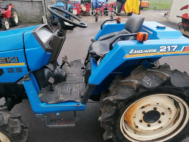 Iseki tu217f vierwielaangedreven minitractor - afbeelding 9 van  13