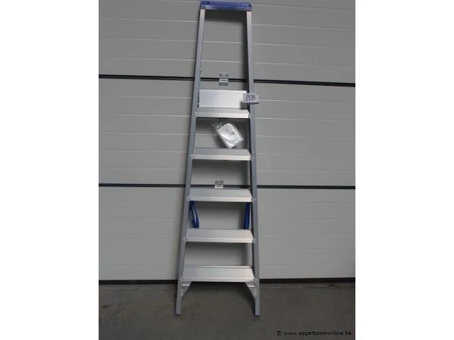 Isolerende trapladder compact - afbeelding 1 van  2
