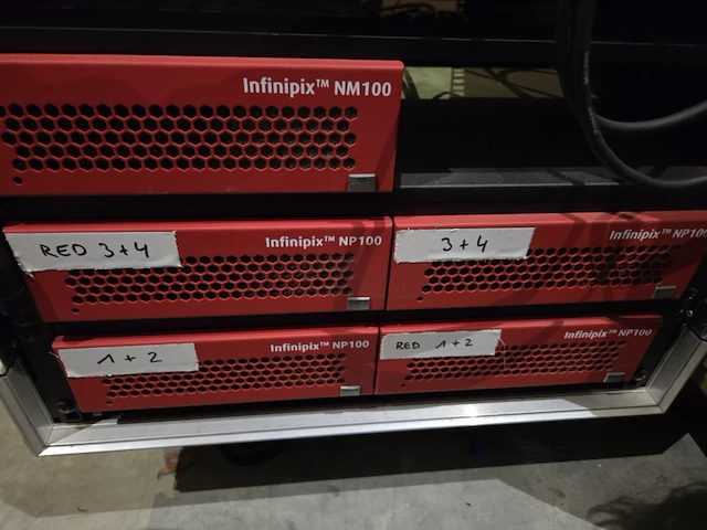 It-flightcase met div it wo barco's infinipix nm100 + np100 - afbeelding 12 van  18