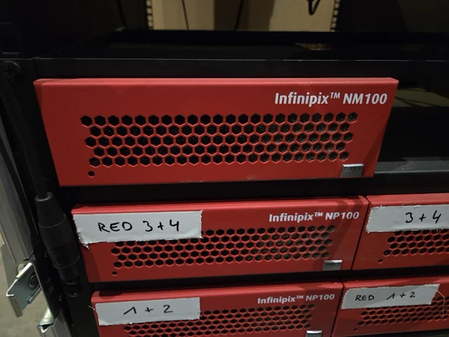 It-flightcase met div it wo barco's infinipix nm100 + np100 - afbeelding 13 van  18